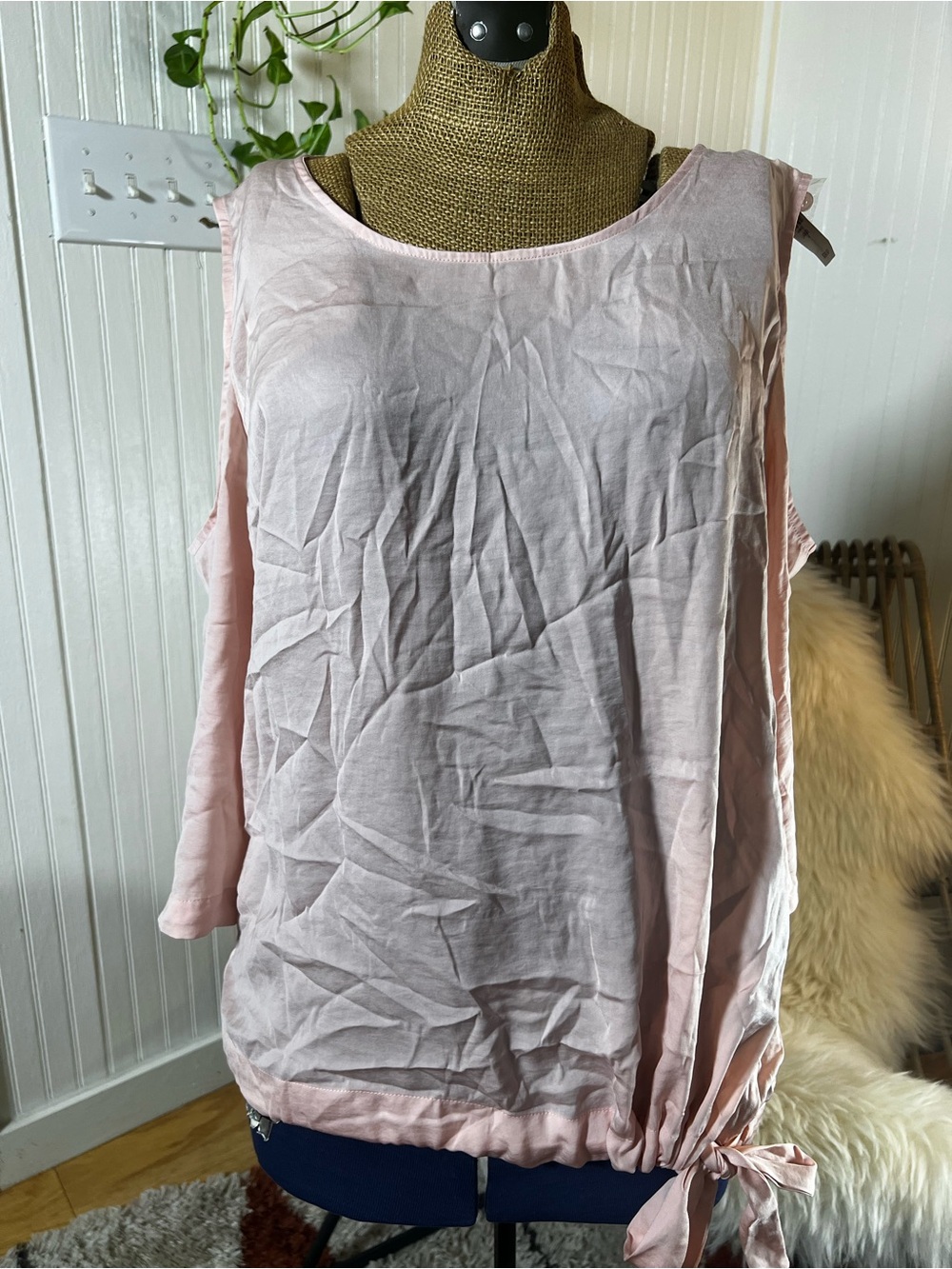 Light Pink New York and Company Tie-Hem open shoulder Women’s Top NWT